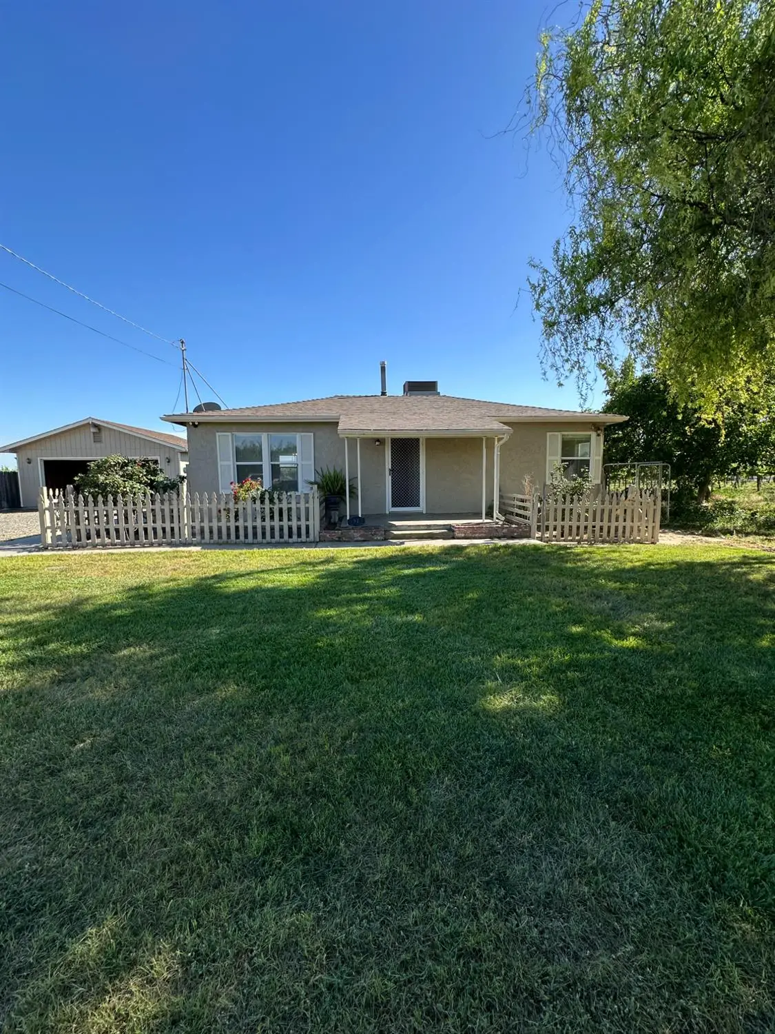 3083 E Rose Avenue, Fresno, CA 93725 - #1