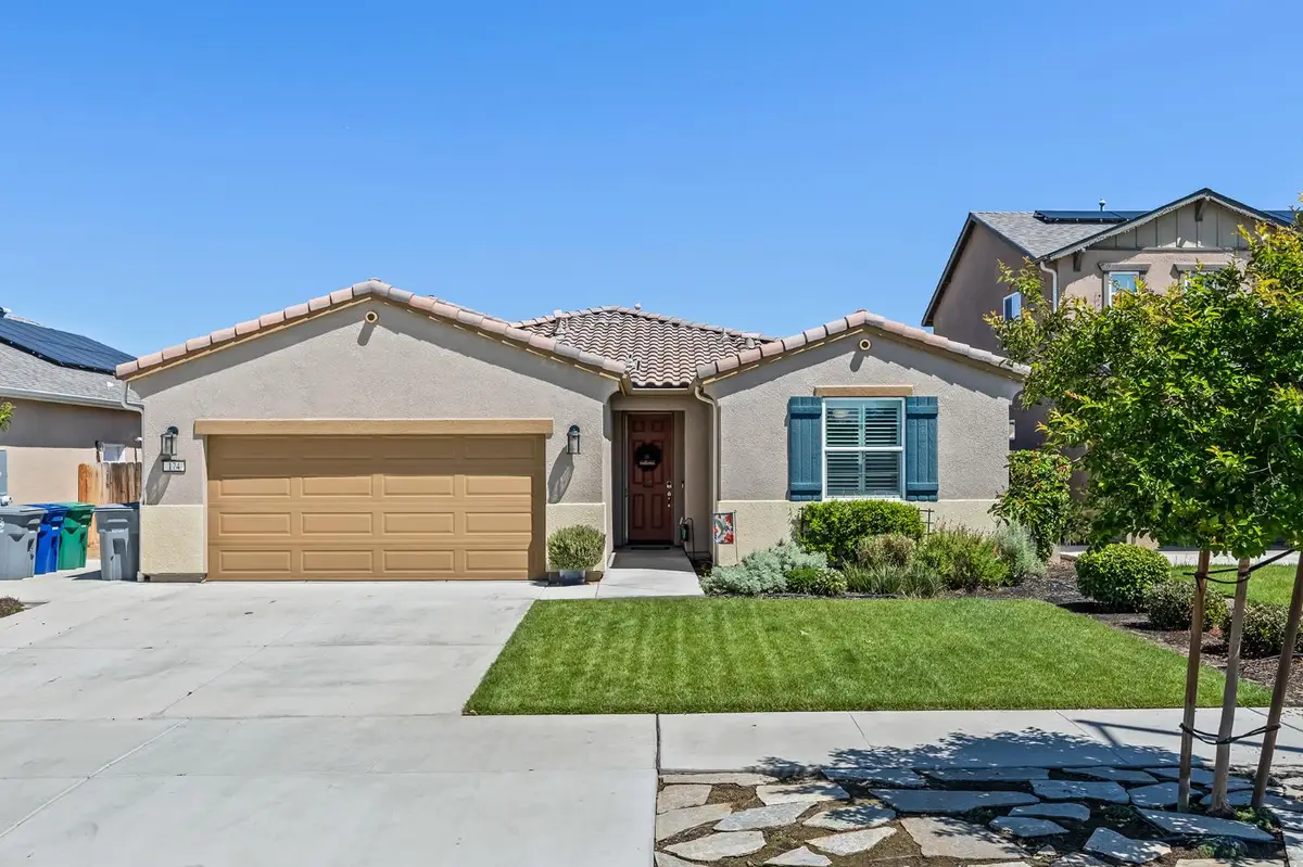 174 S Karen Avenue, Kerman, CA 93630 - #1