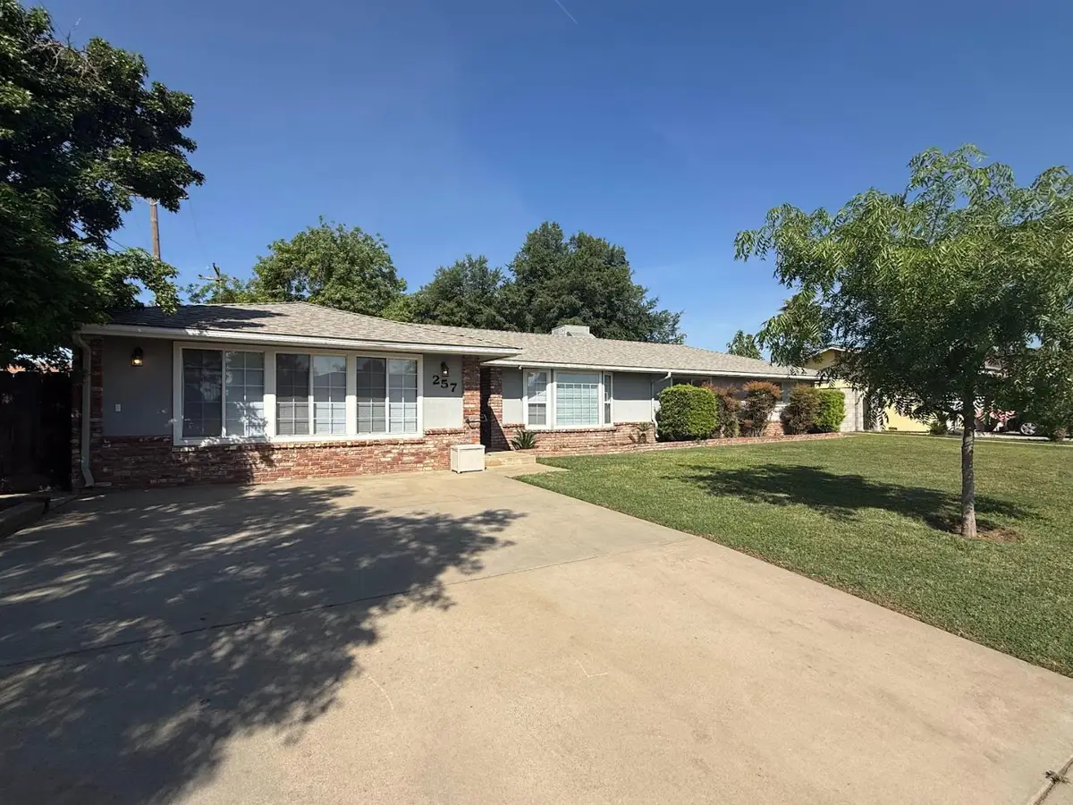 257 N Roberts Place, Dinuba, CA 93618 - #1