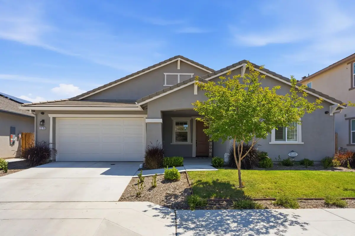 2278 N Mcarthur Avenue, Fresno, CA 93727 - #1