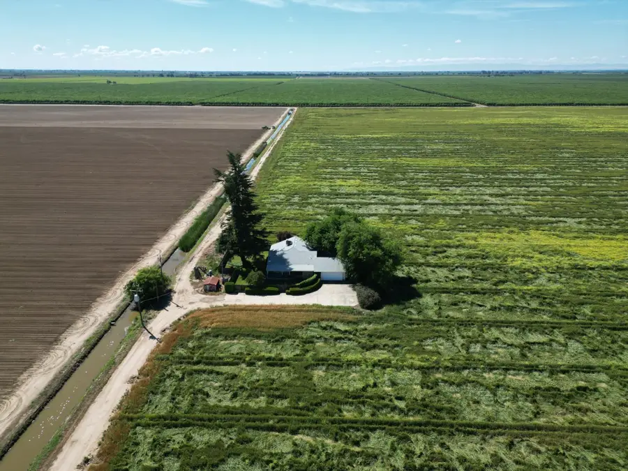 8841 Cross Road, Chowchilla, CA 93610 - #2