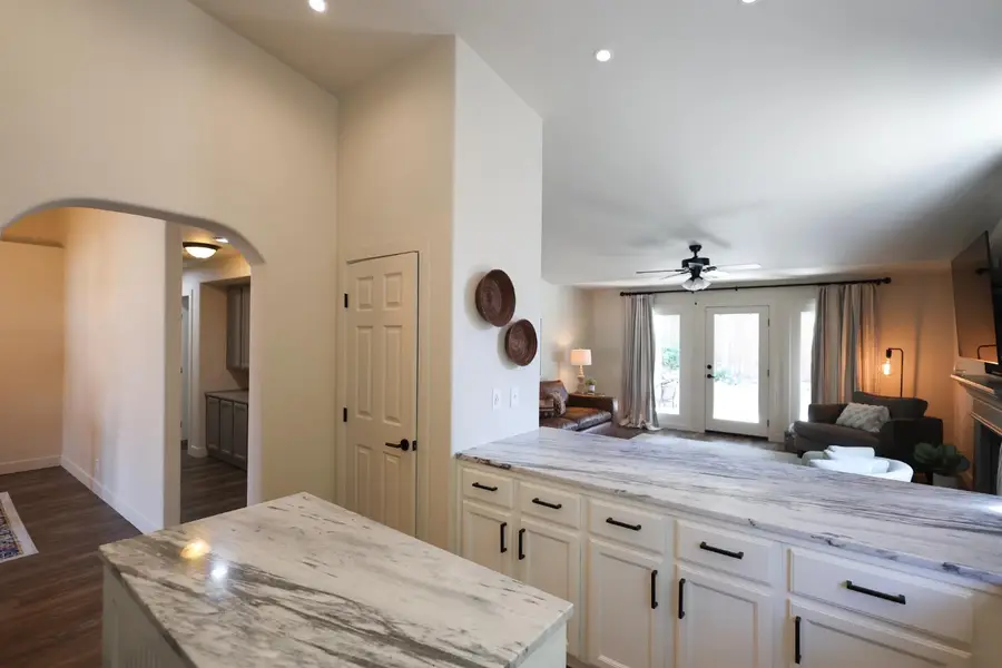 2609 Pine Castle Drive, Hanford, CA 93230 - #2