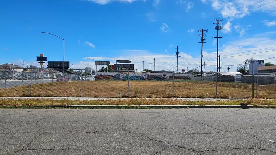 367 N Abby Street, Fresno, CA 93701 - #2