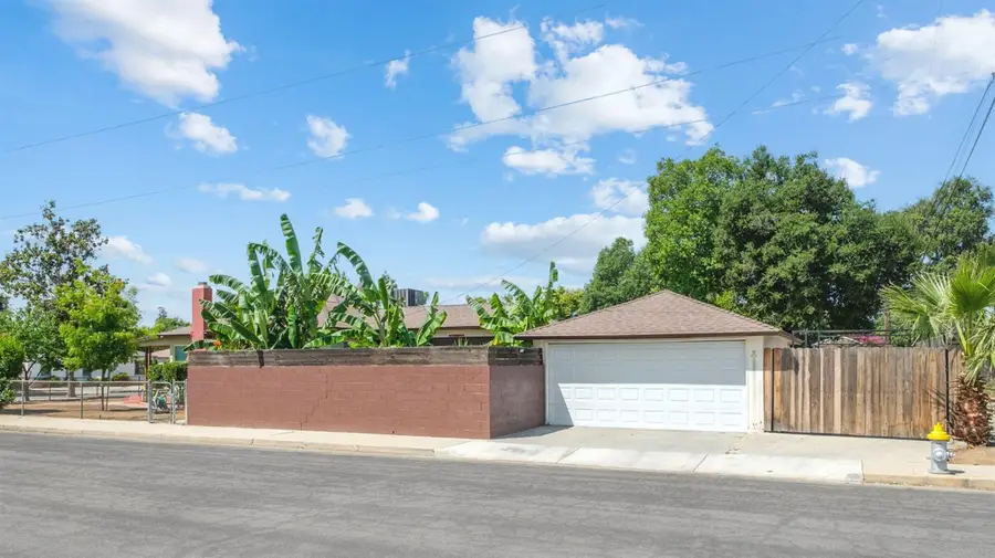 93 E Andrews Avenue, Fresno, CA 93704 - #2