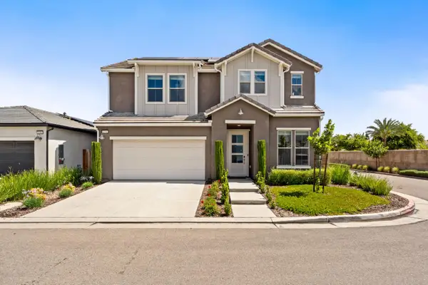 1396 E Via Prato Drive, Fresno, CA 93730