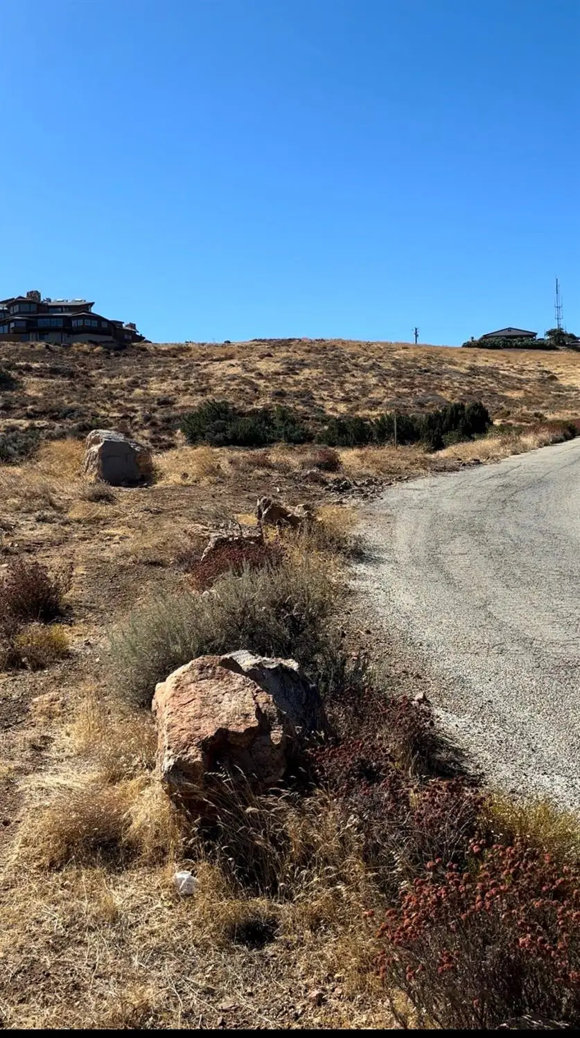 305401 Na, South Antelope Valley, CA 93511 - #3