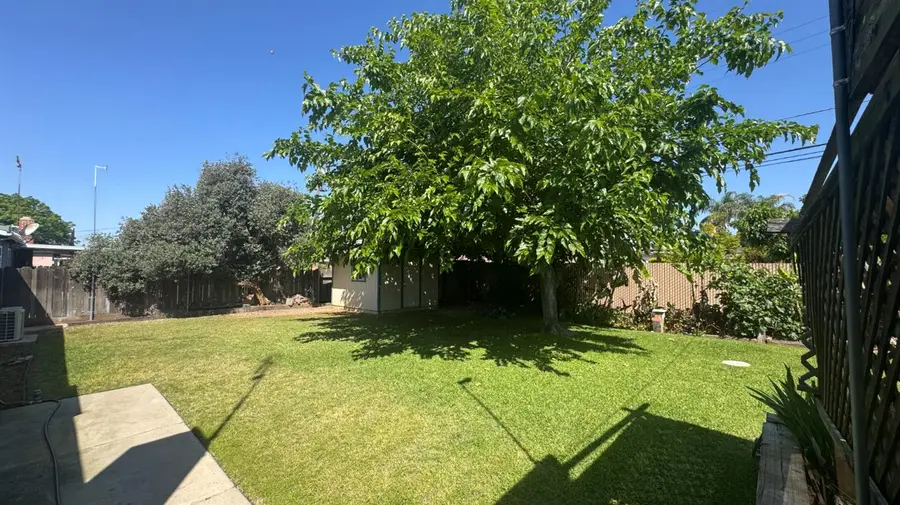 5043 E Lamona Avenue, Fresno, CA 93727 - #3