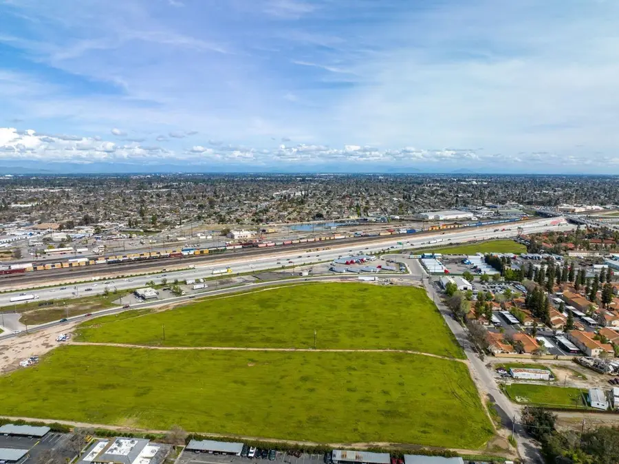3253 W Princeton Avenue, Fresno, CA 93722 - #2
