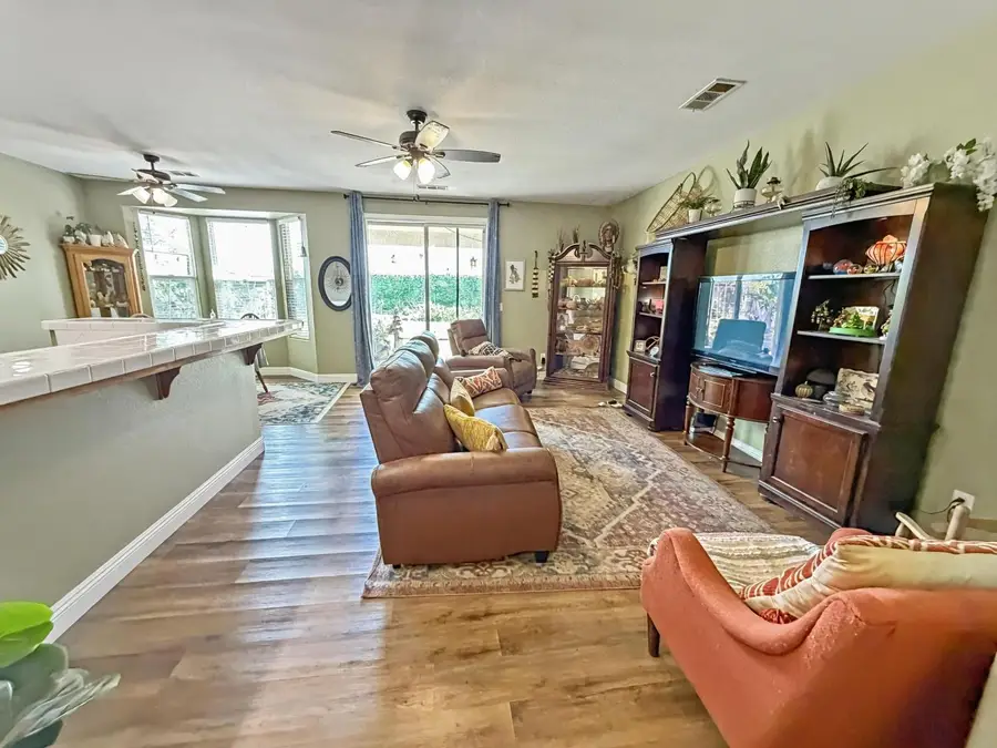 2811 Walton Avenue, Sanger, CA 93657 - #2