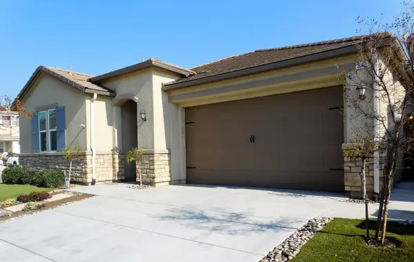 3421 N Del Monte Avenue, Clovis, CA 93619