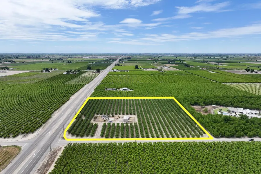 13910 E Mountain View Avenue, Kingsburg, CA 93631 - #2