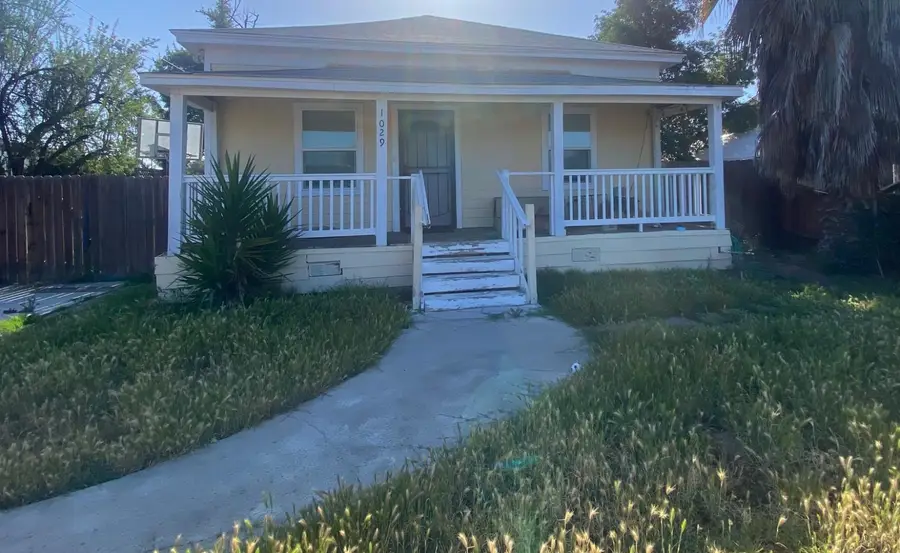1029 N Green Street, Hanford, CA 93230 - #2