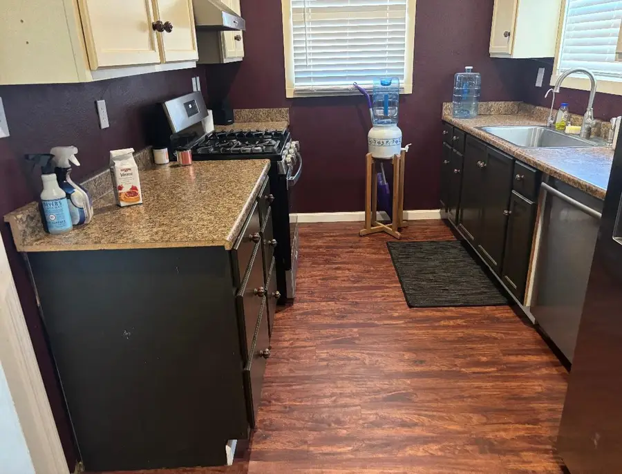 1029 N Green Street, Hanford, CA 93230 - #3