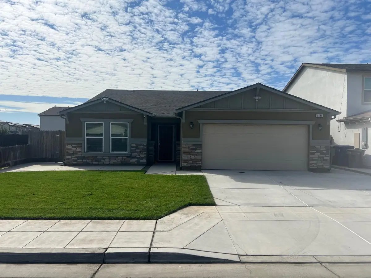 5545 W Saginaw Way, Fresno, CA 93722 - #1