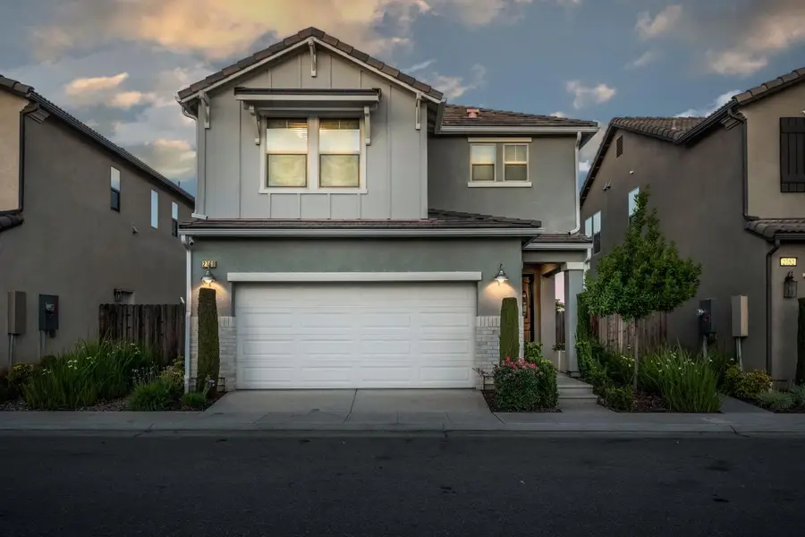 2760 N Sophie Drive, Fresno, CA 93727 - #2