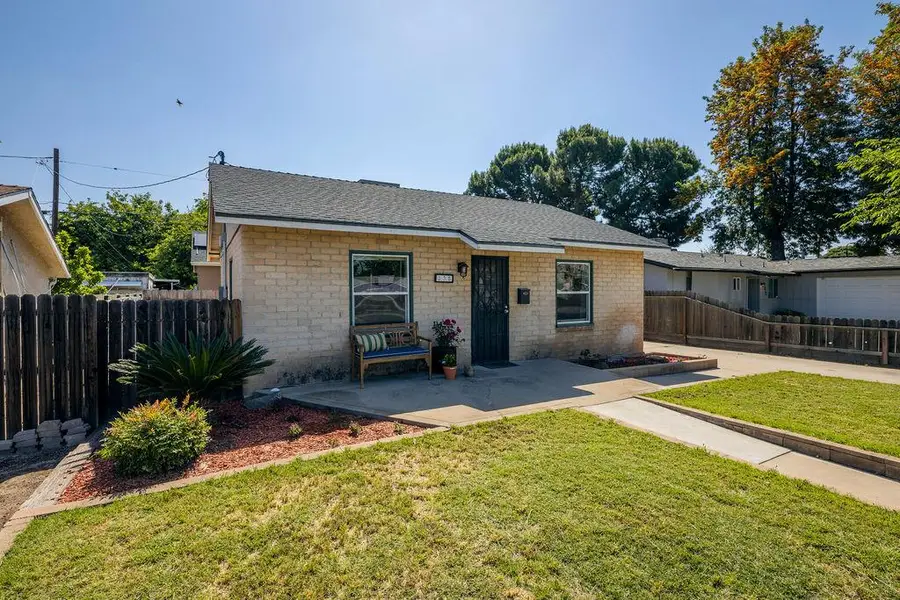 335 Oxford Avenue, Clovis, CA 93612 - #2
