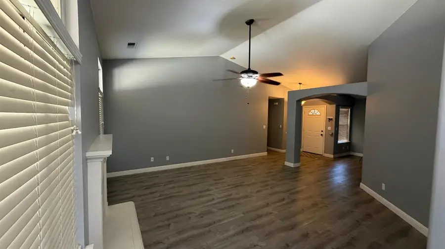 5398 W Robinson Avenue, Fresno, CA 93722 - #2