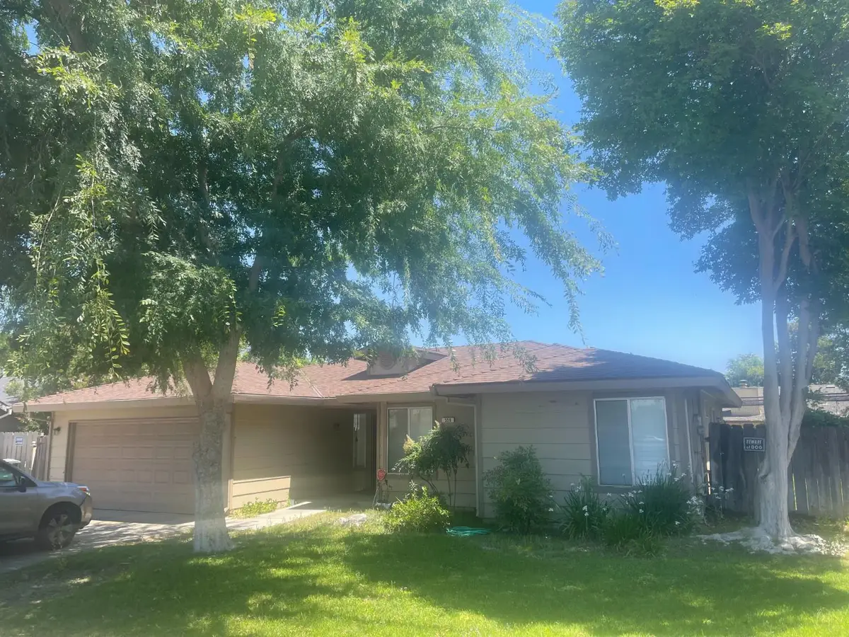 559 W Indianapolis Avenue, Clovis, CA 93612 - #1