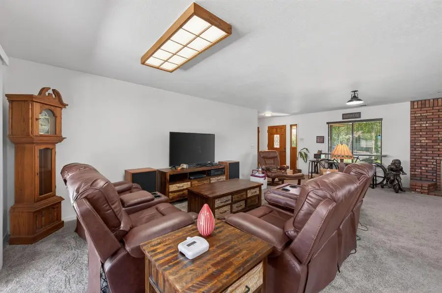 5253 E Platt Avenue, Fresno, CA 93727 - #3