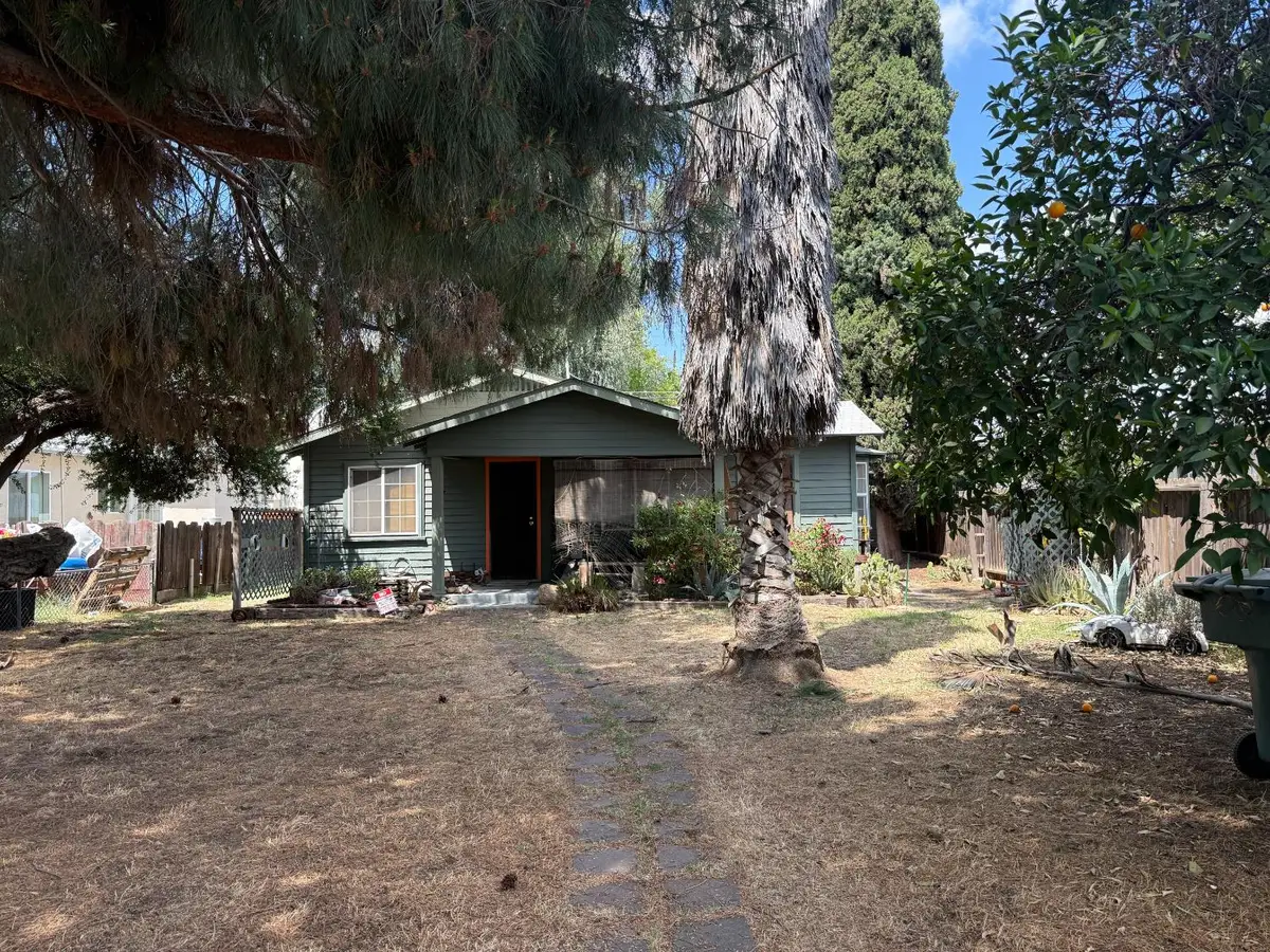 221 E Pine Avenue, Fresno, CA 93728 - #1