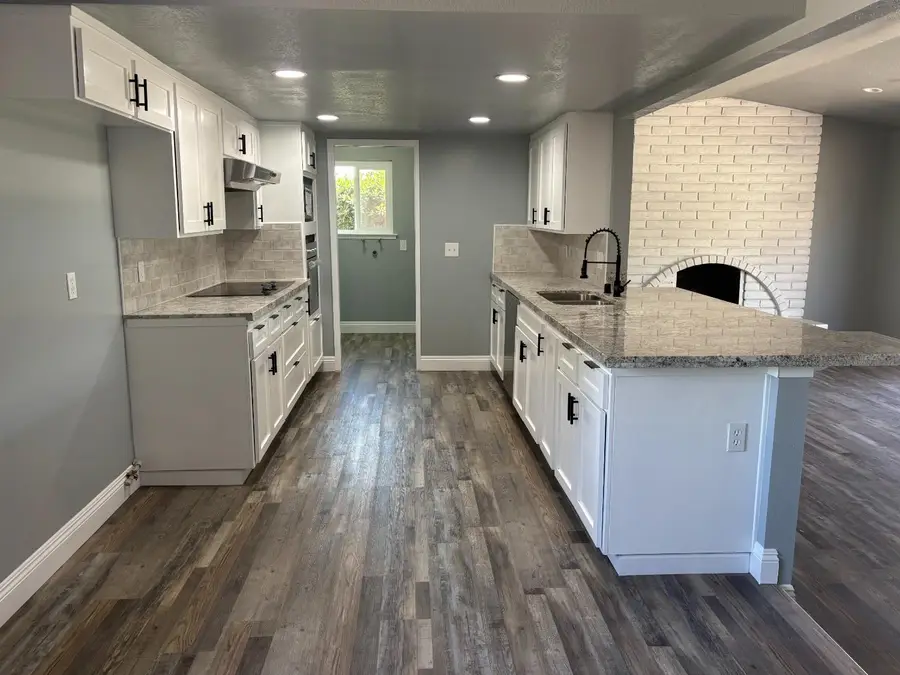 343 N Orangewood Avenue, Fresno, CA 93727 - #2