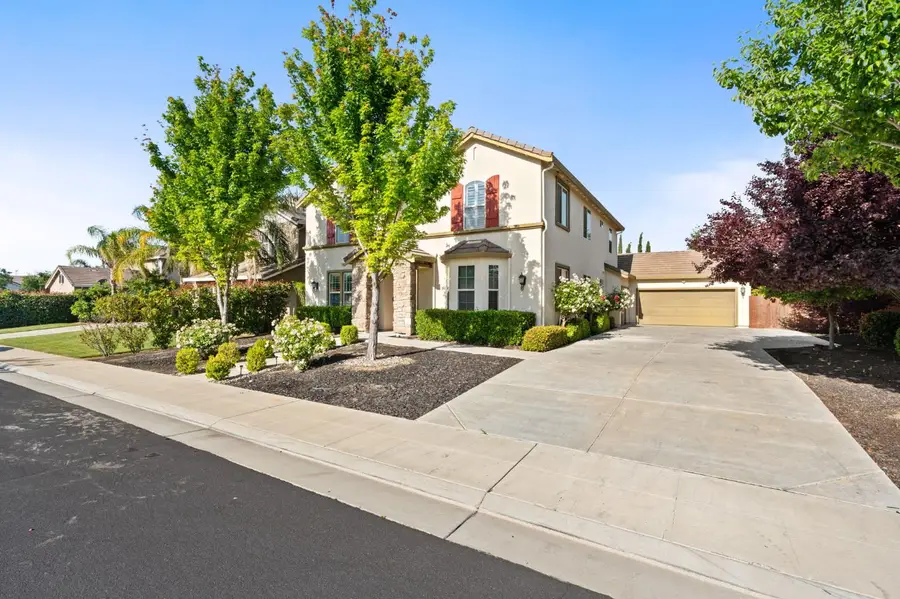 2868 Graybark Avenue, Clovis, CA 93619 - #2
