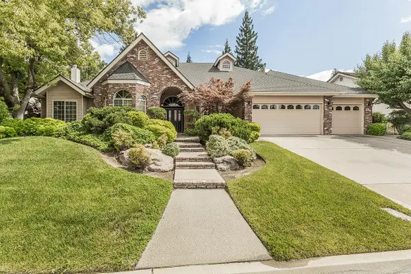 877 E Portsmouth Drive, Fresno, CA 93730