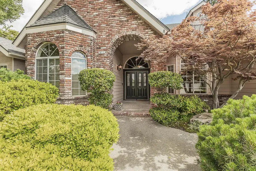 877 E Portsmouth Drive, Fresno, CA 93730 - #2