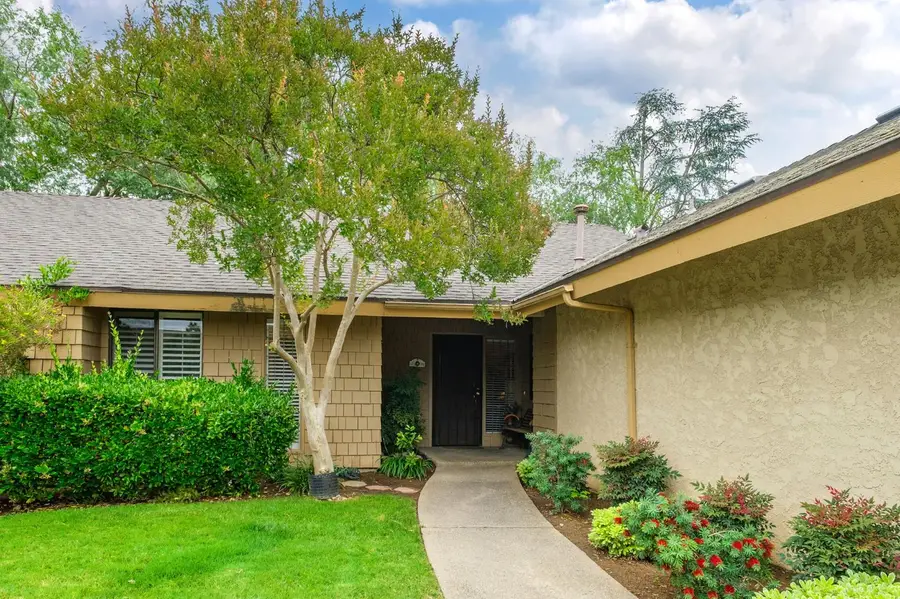 1049 W Sierra Avenue, Fresno, CA 93711 - #2
