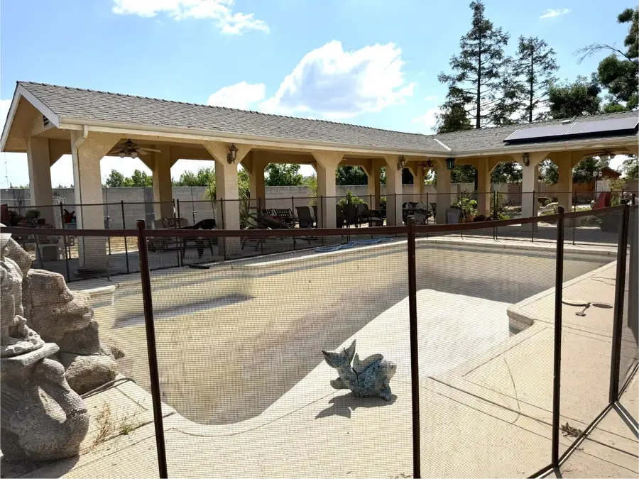 844 W Nebraska Avenue, Dinuba, CA 93618 - #3