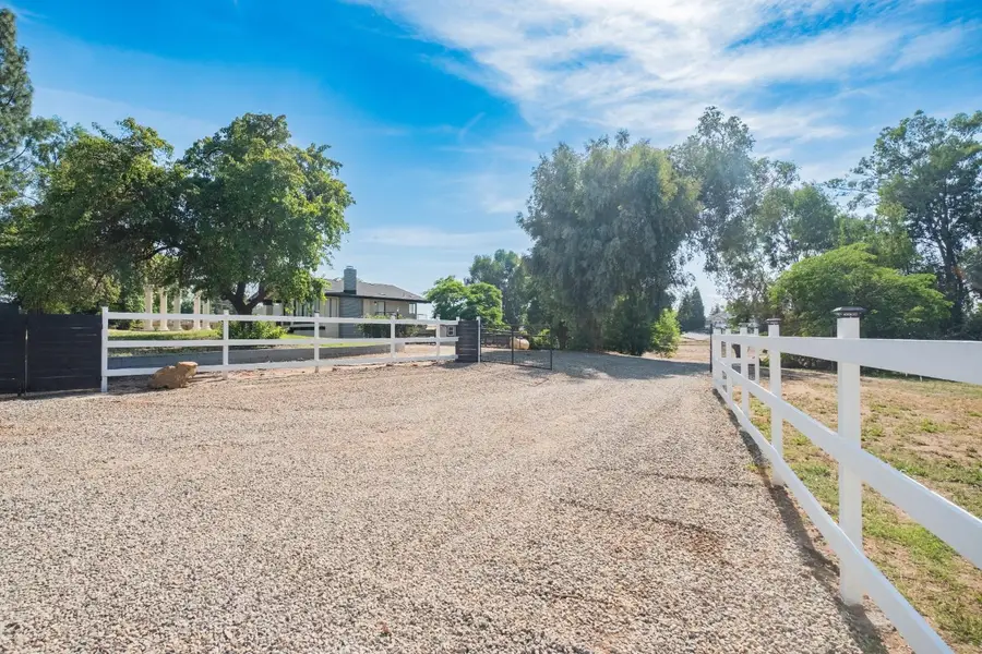 5451 Amber Avenue, Clovis, CA 93619 - #2