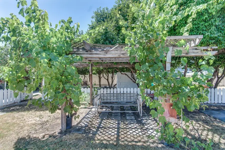 9077 N Fowler Avenue, Clovis, CA 93619 - #2