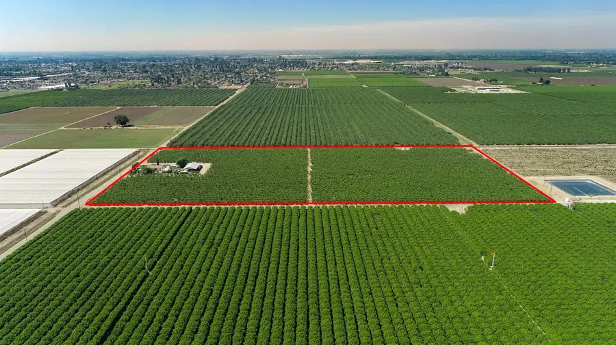 20532 E Parlier Avenue, Reedley, CA 93654 - #3