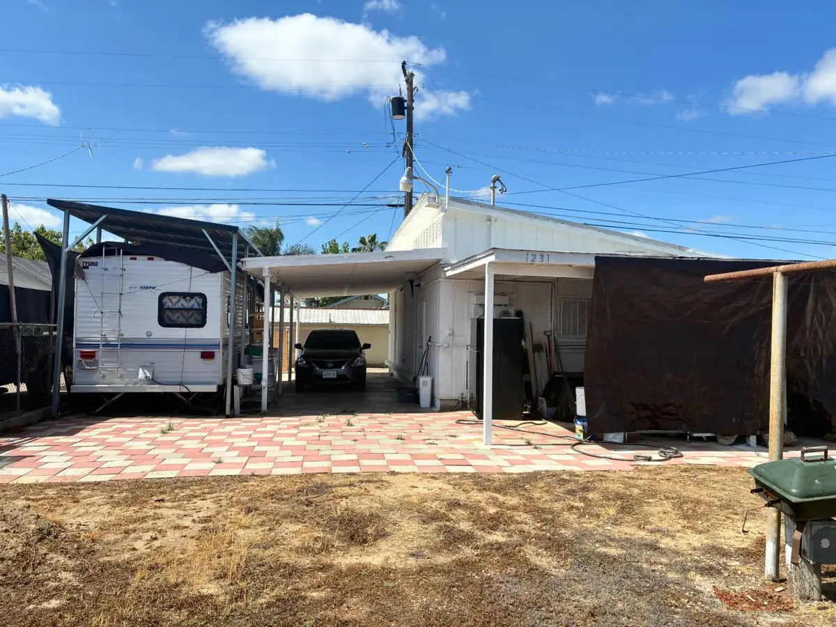 1231 C Street, Reedley, CA 93654 - #1