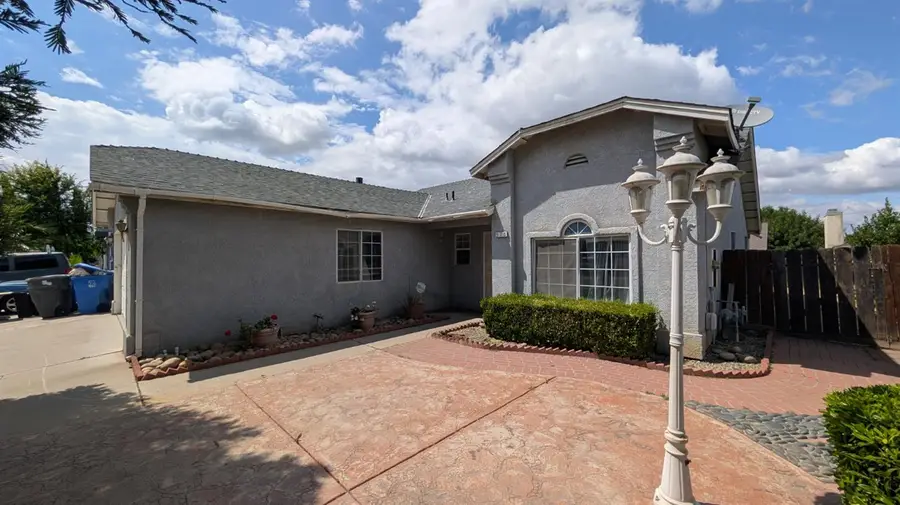 575 Macadamia Avenue, Madera, CA 93637 - #2