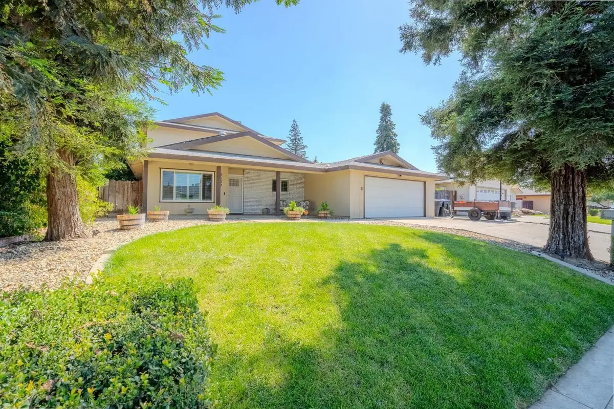 3609 W Evergreen Court, Visalia, CA 93277 - #1