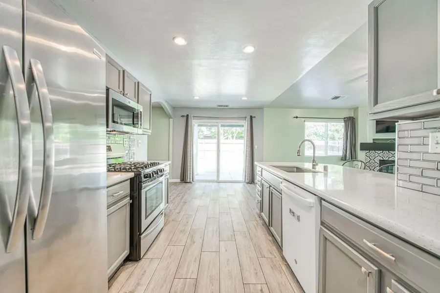 3673 N Denali Avenue, Fresno, CA 93727 - #2
