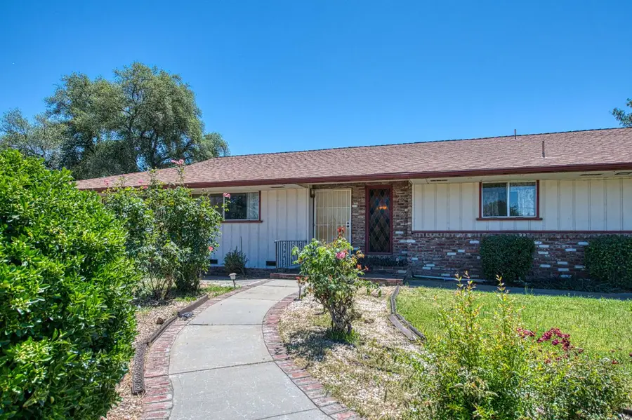 4565 W Dakota Avenue, Fresno, CA 93722 - #2