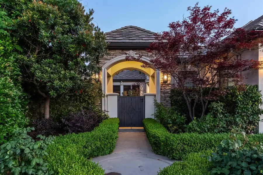 2435 E Tennyson Place, Fresno, CA 93730 - #2