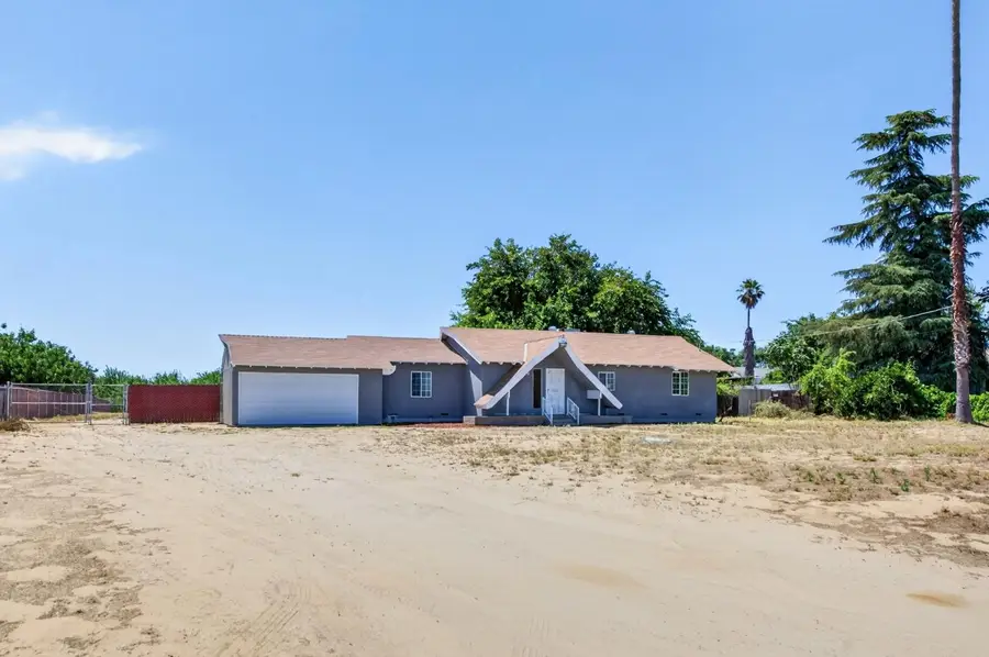 8233 S Elm Avenue, Fresno, CA 93706 - #2