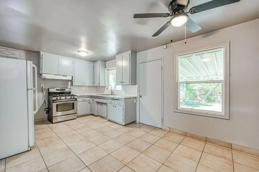 1534 W Saginaw Way, Fresno, CA 93705 - #2