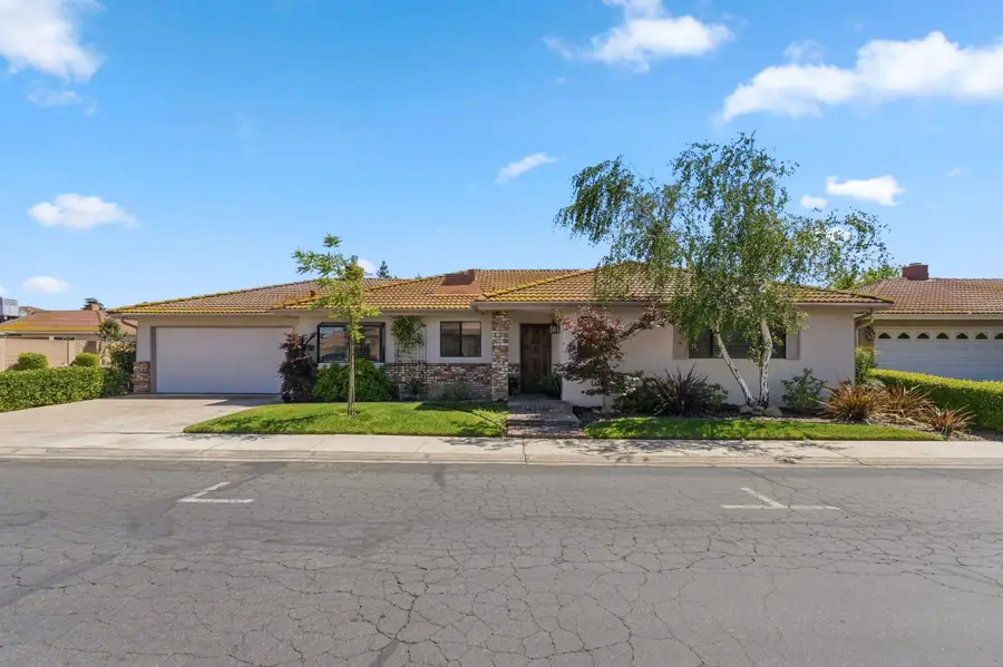867 E Frederick Avenue, Fresno, CA 93720 - #2