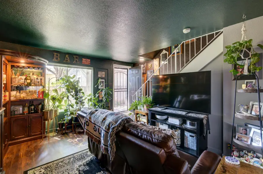 402 N Poplar Avenue, Fresno, CA 93701 - #2