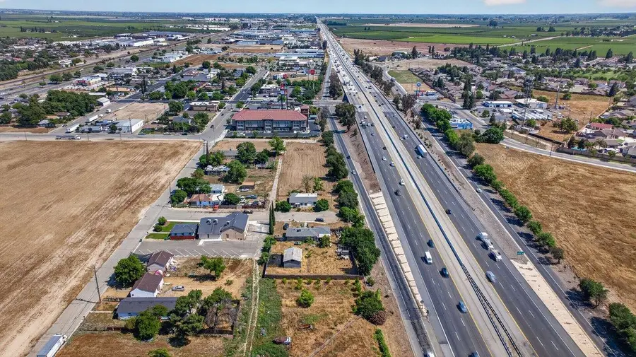 312 W Tuolumne Street, Fowler, CA 93625 - #3