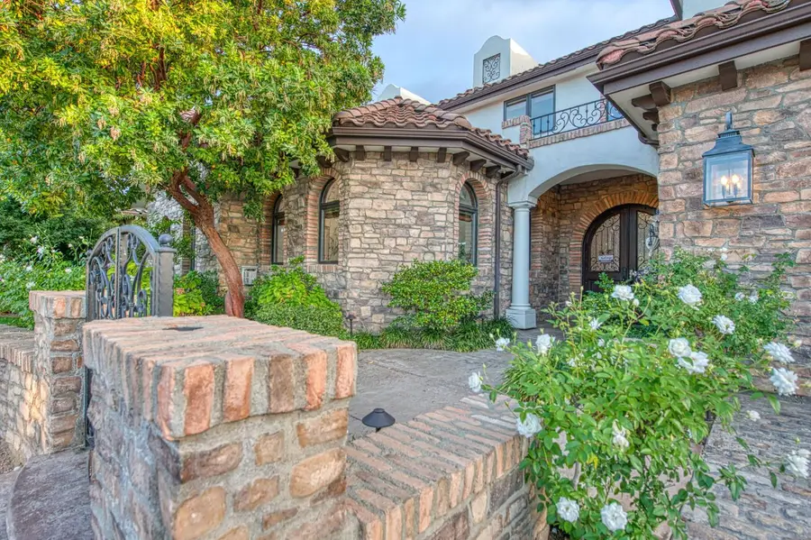 2283 E Sarazen Avenue, Fresno, CA 93730 - #3