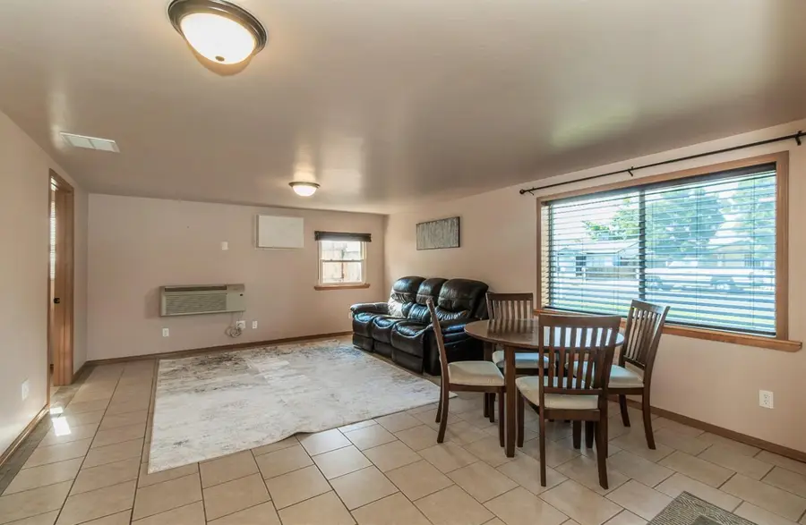 1498 Escalon Avenue, Clovis, CA 93611 - #3