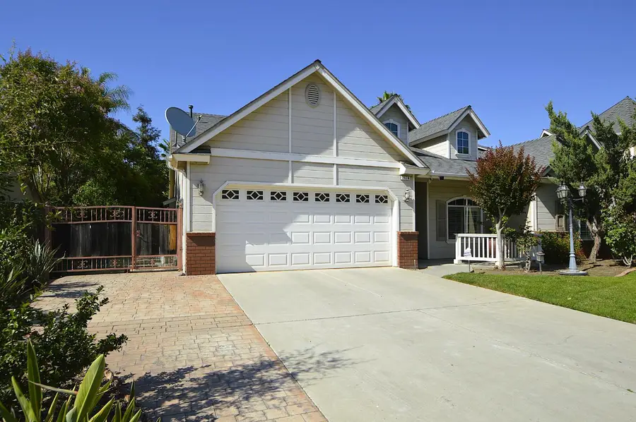 2976 E Christopher Drive, Fresno, CA 93720 - #2