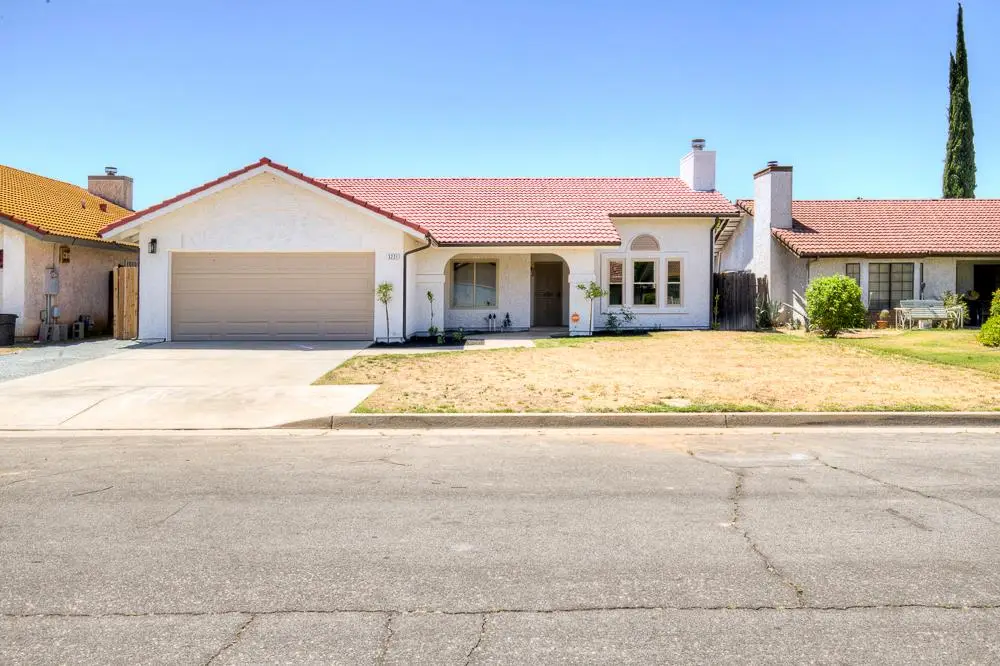 3221 N Hanover Avenue, Fresno, CA 93722 - #1