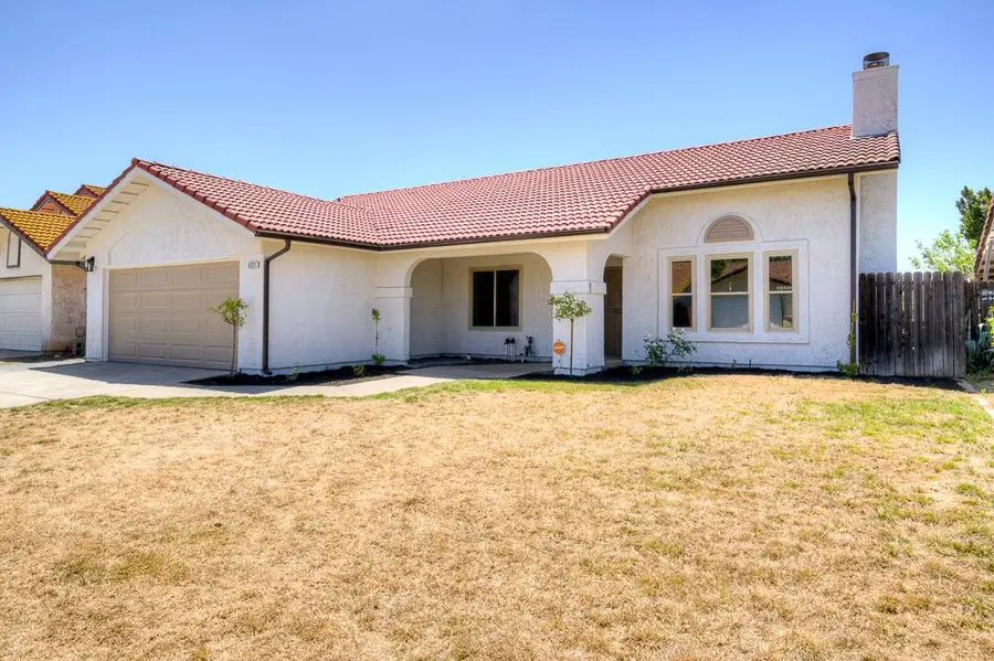 3221 N Hanover Avenue, Fresno, CA 93722 - #3
