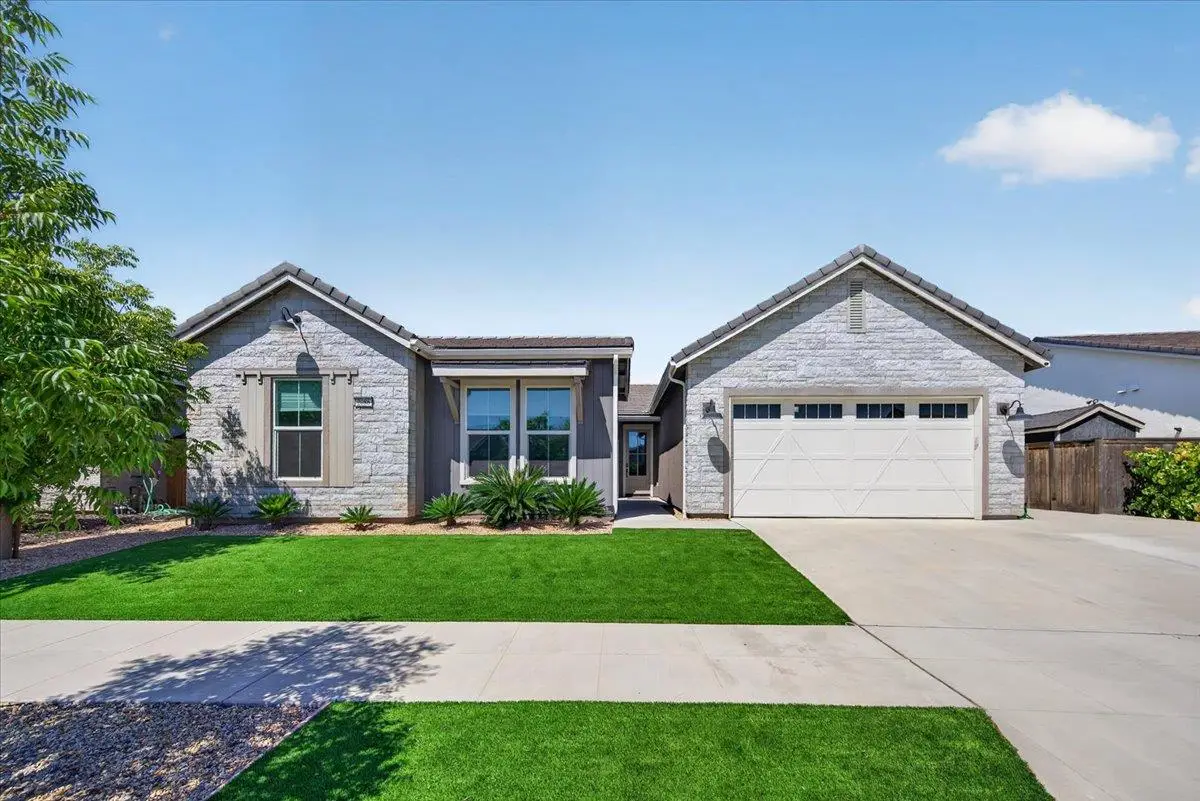 2086 N Phillip Avenue, Clovis, CA 93619 - #1